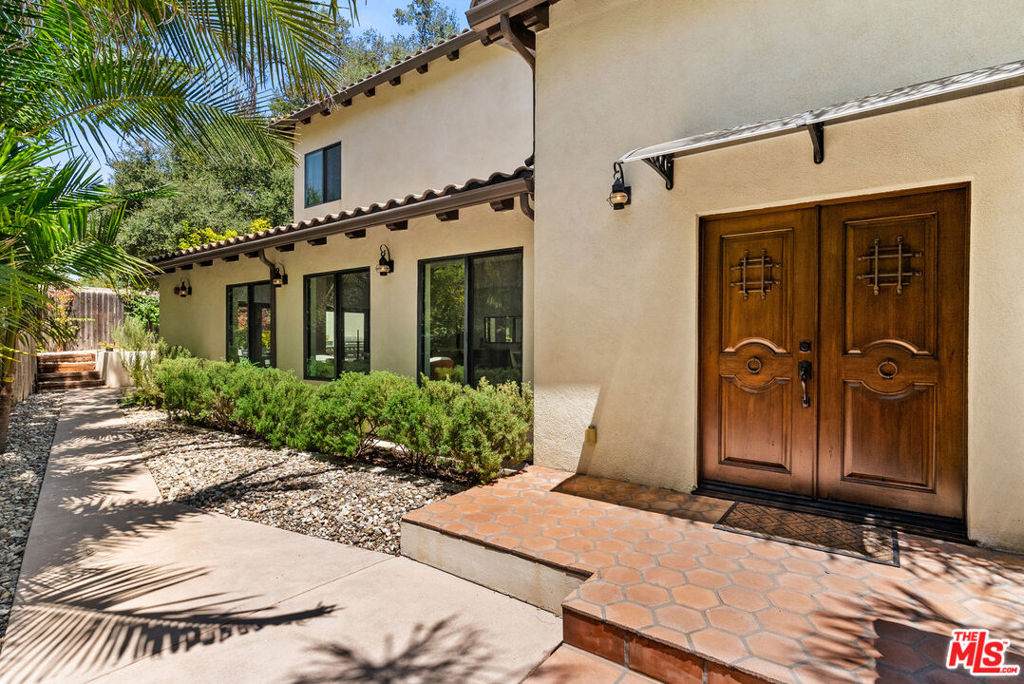 8836 Wonderland Avenue - Photo 1