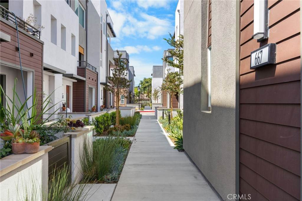 669 Lyon Street - Photo 1