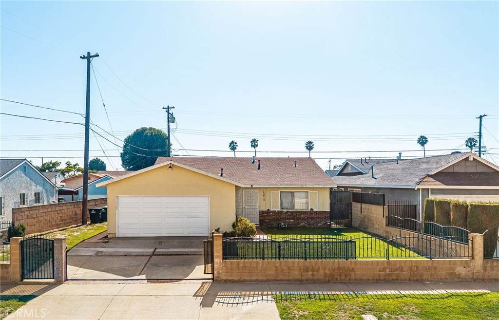 15613 Visalia - Photo 1
