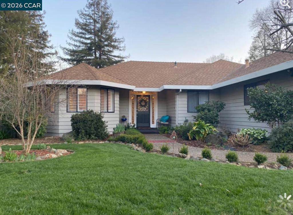2904 Canterbury Cir - Photo 1
