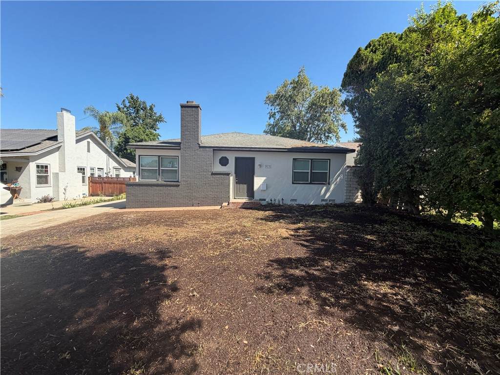 917 Campus Avenue - Photo 1