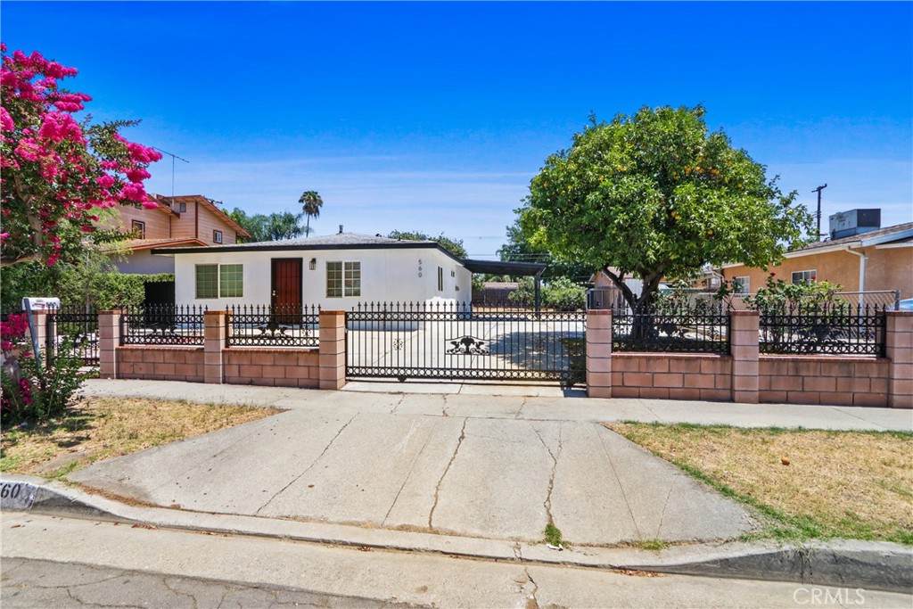 560 La Seda - Photo 1