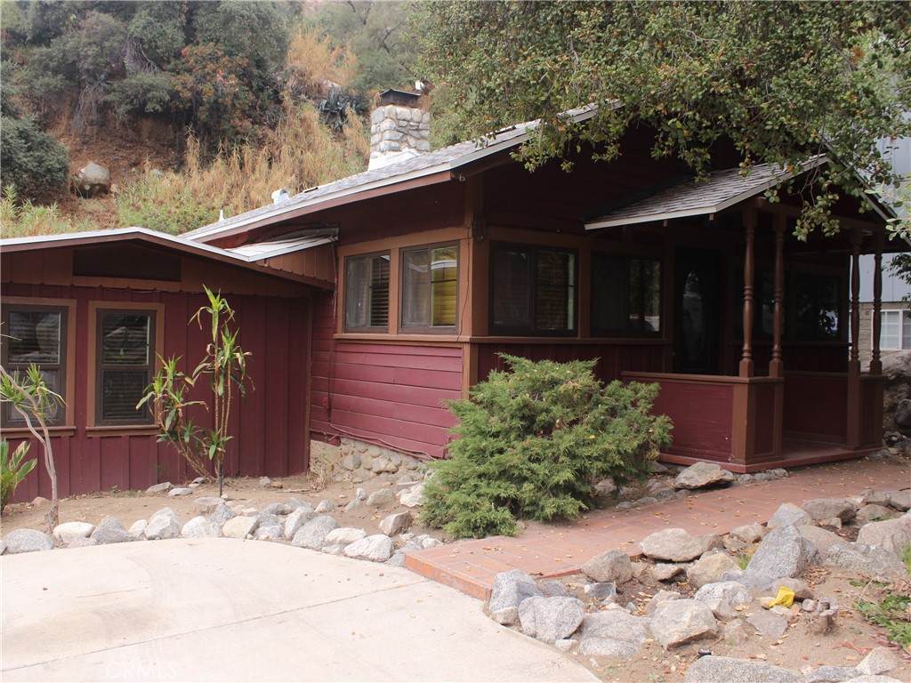 705 Brookside - Photo 1