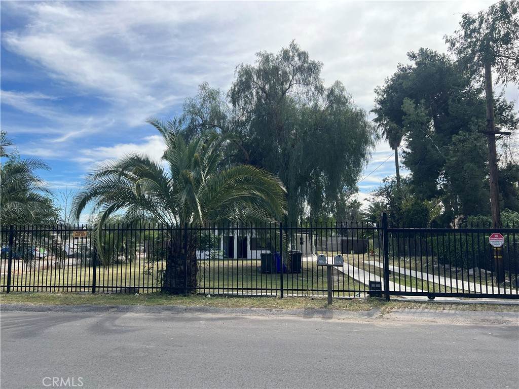 2527 Third Avenue - Photo 1