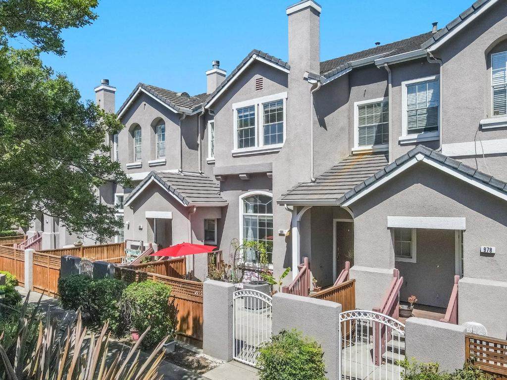 984 Goodacre Lane - Photo 1
