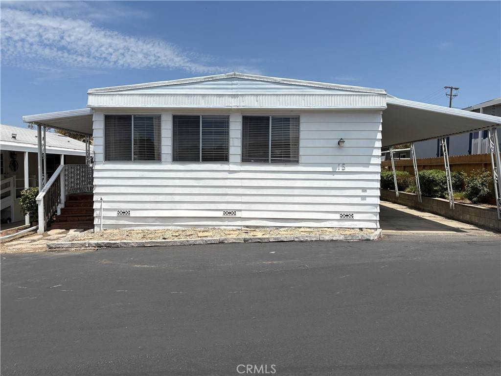 718 Sycamore Avenue - Photo 1