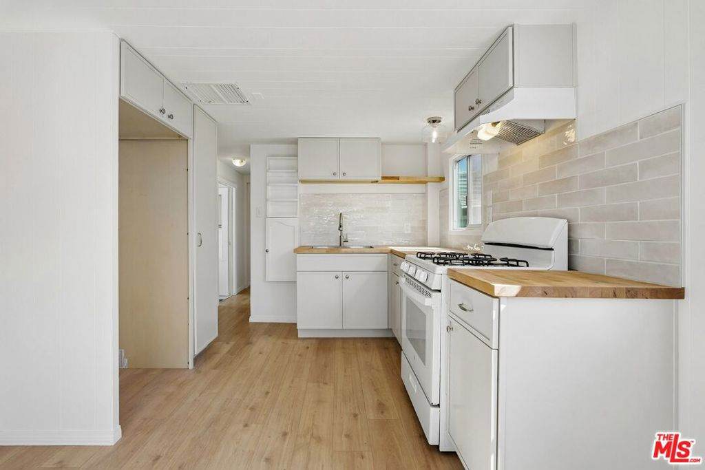 11250 Playa Street - Photo 1