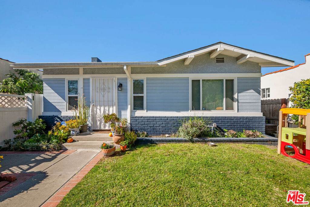 2227 Alsace Avenue - Photo 1