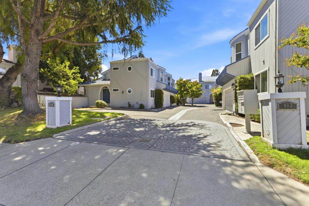 452 Sunnyoaks Avenue - Photo 1