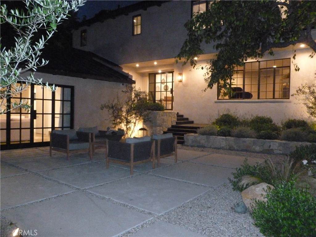 1094 Acanto Place - Photo 1