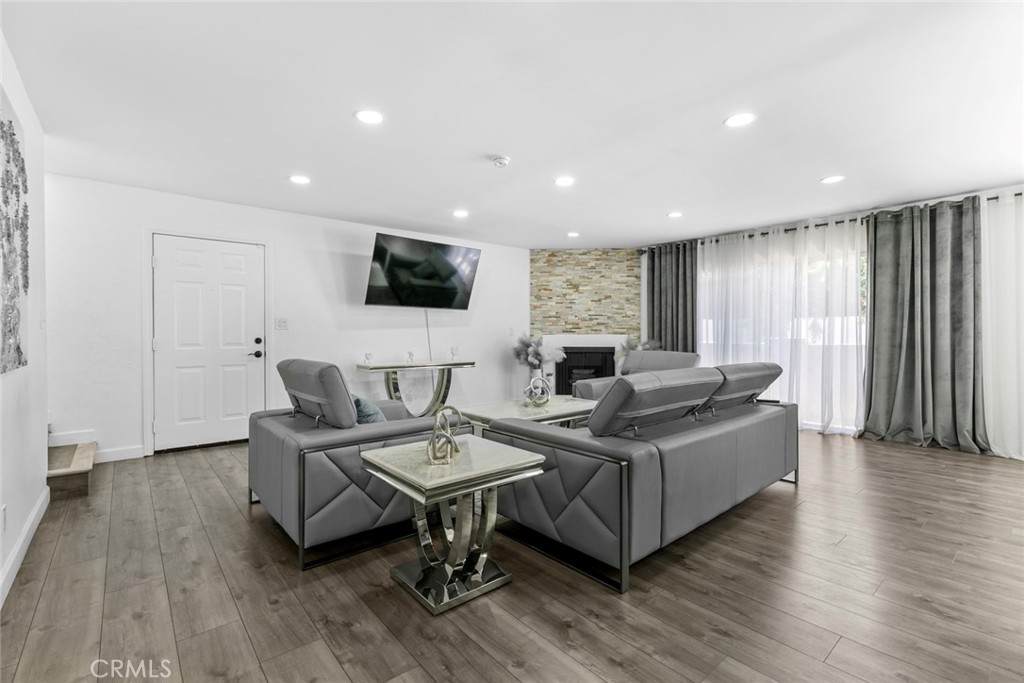 8801 Cedros Avenue - Photo 1