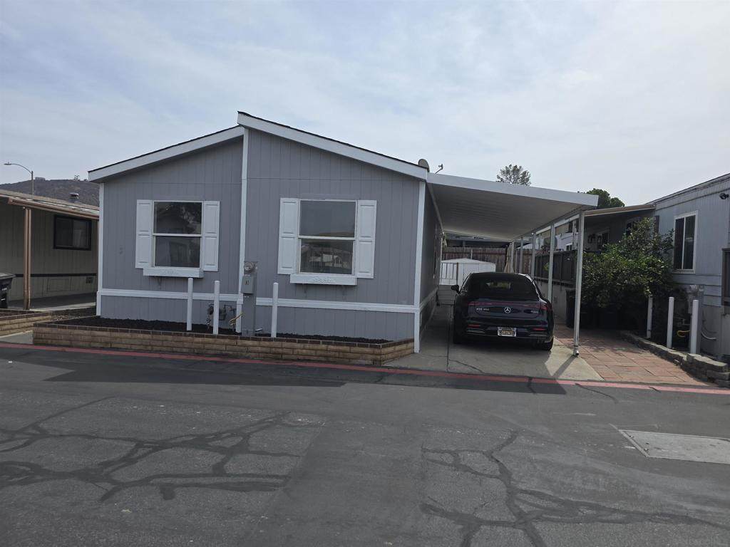 255 Bradley Ave - Photo 1