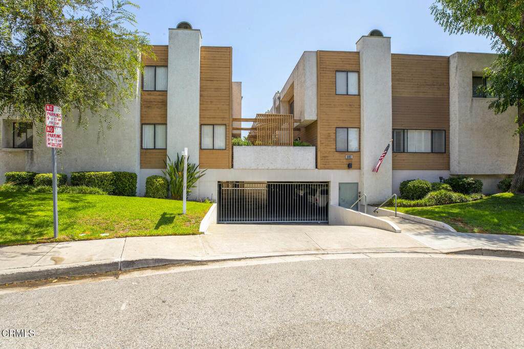 714 Howard - Photo 1