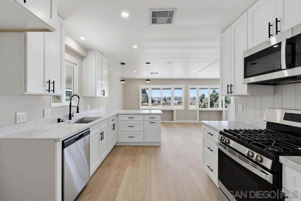 445 Orange Ave - Photo 1
