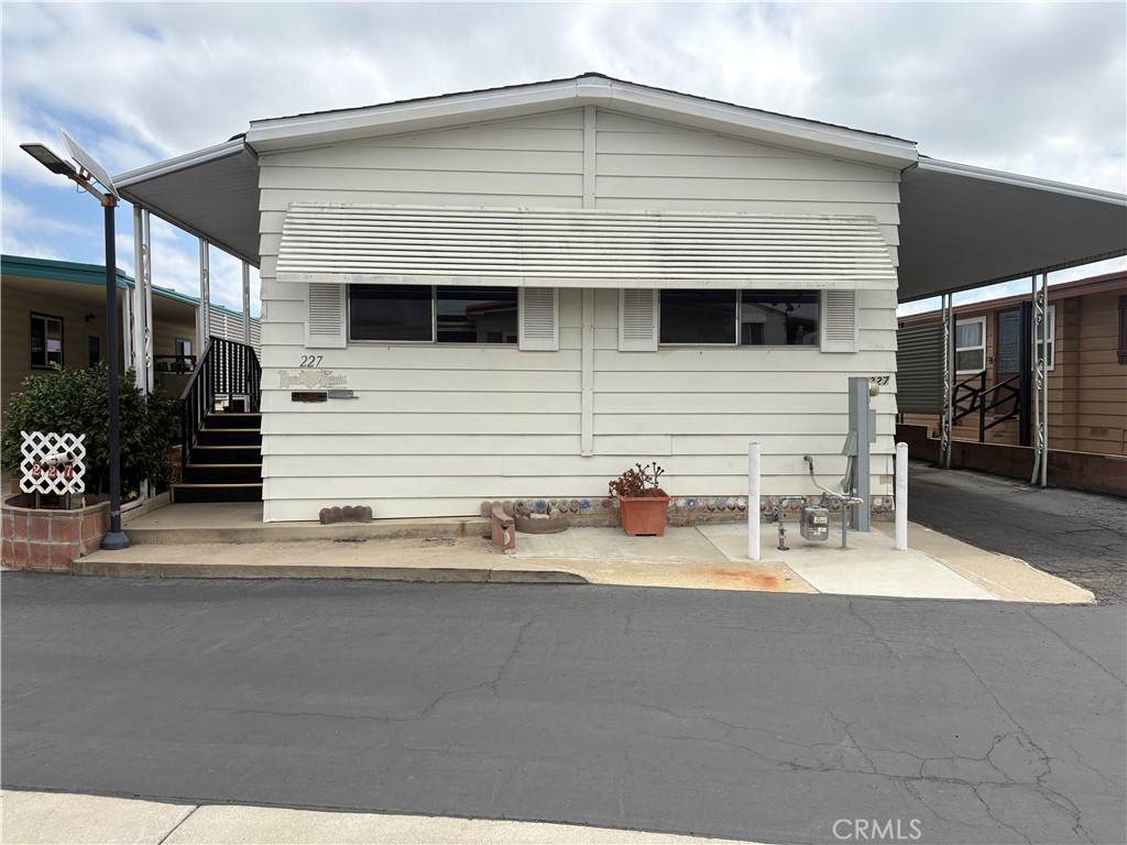 227 Bluebird Lane - Photo 1