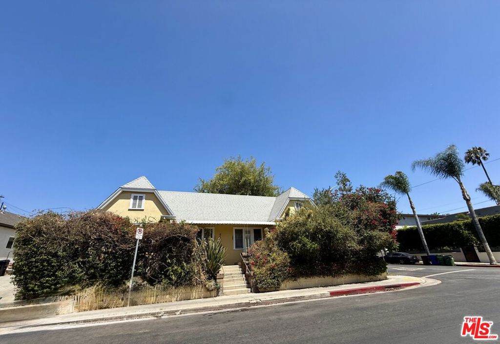 500 Kingsley Drive - Photo 1