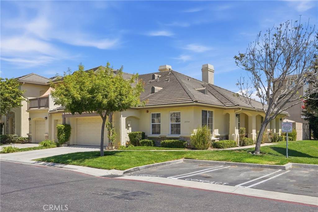 2354 Eastbury - Photo 1