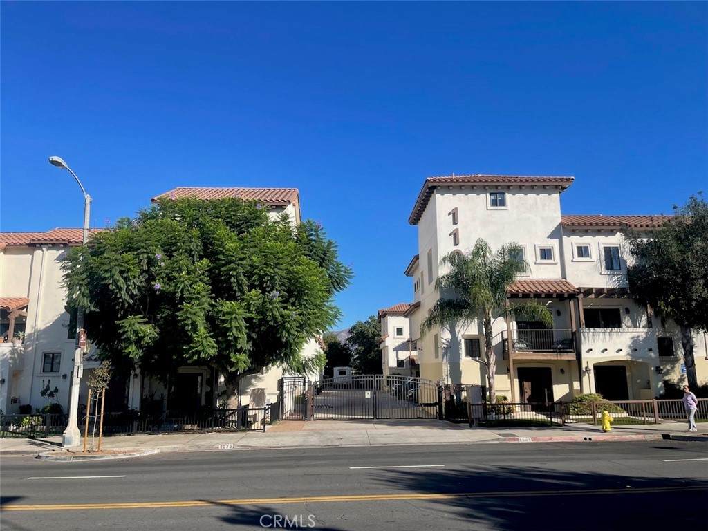 1075 N. Maclay Avenue - Photo 1