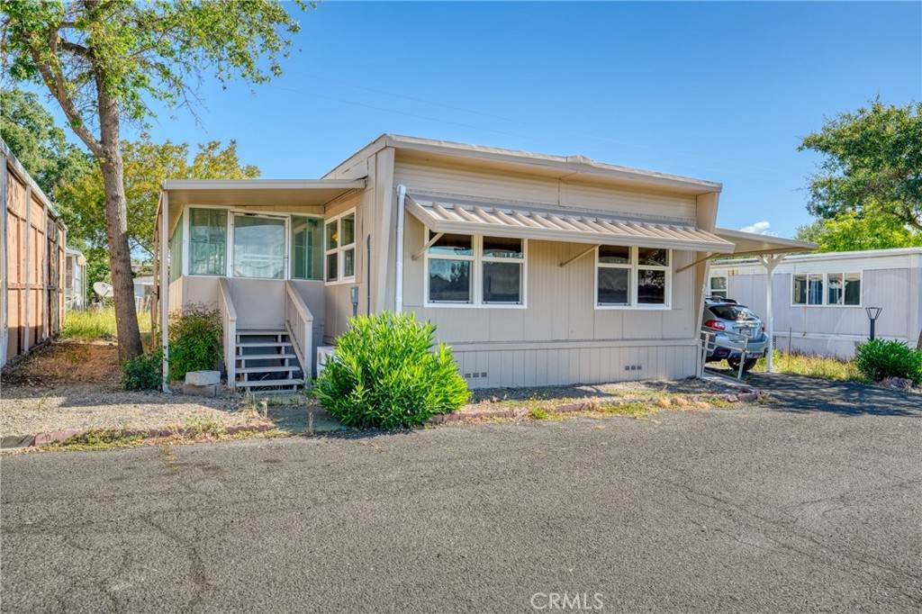 4265 Lakeshore Boulevard - Photo 1