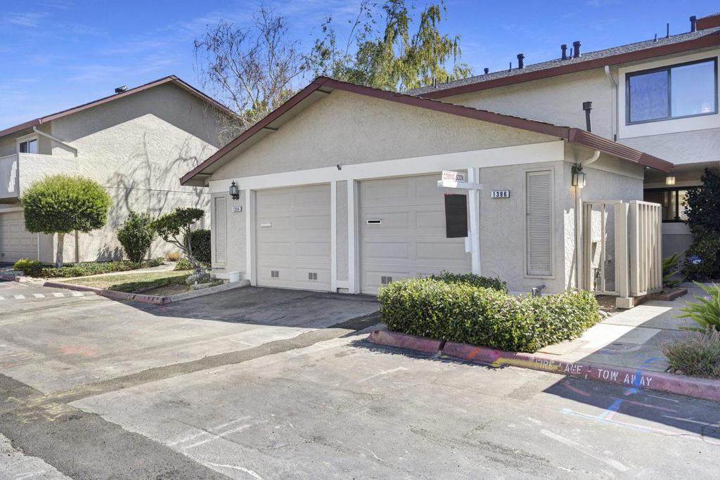 1396 Pinehurst Square - Photo 1