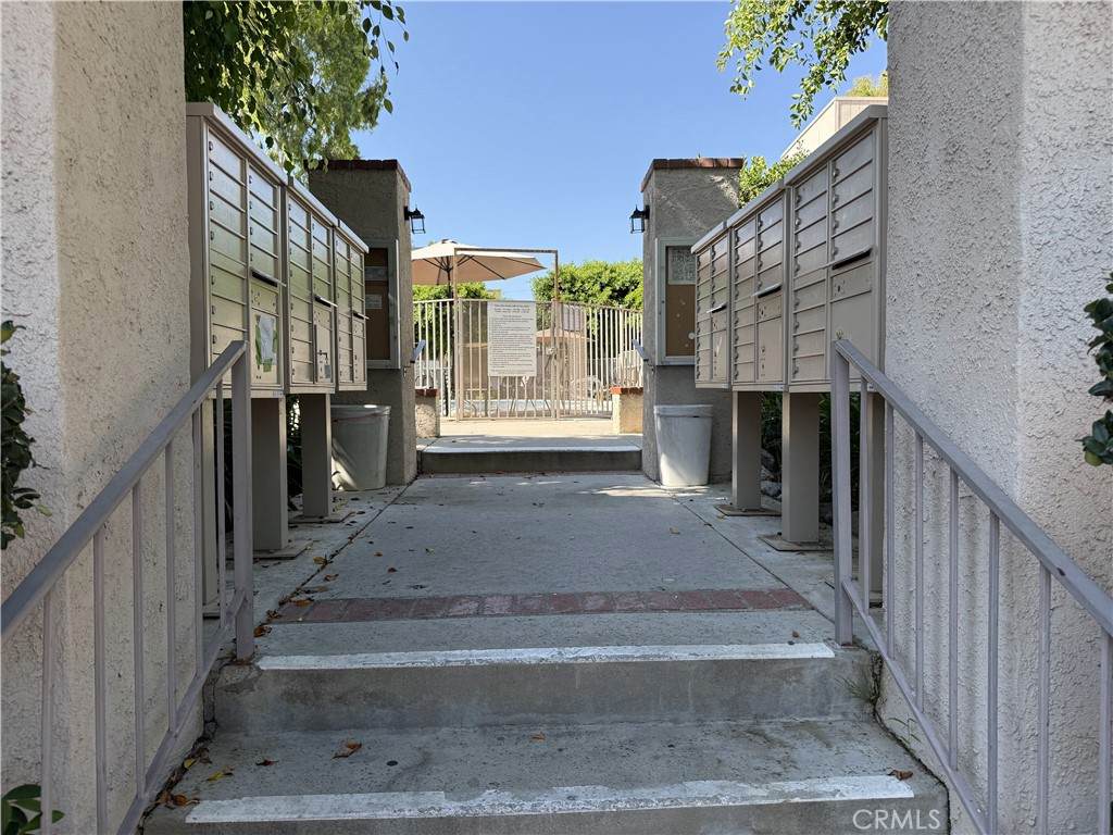 https://bt-photos.global.ssl.fastly.net/socal/orig_boomver_1_526857217-2.jpg