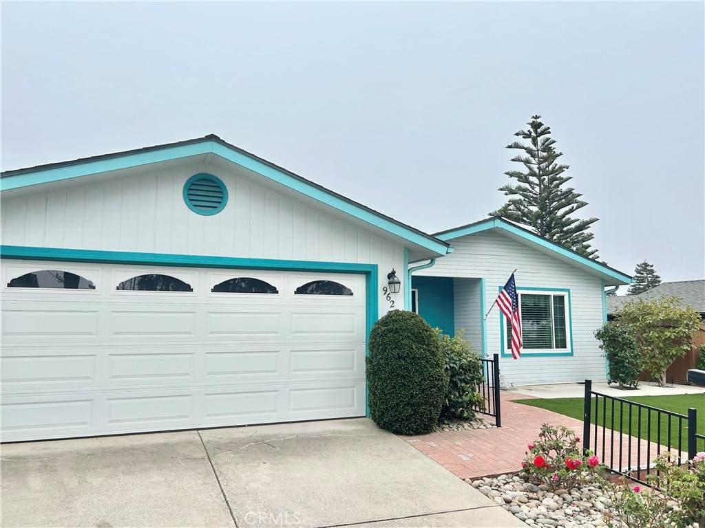 962 Roadrunner Drive - Photo 1