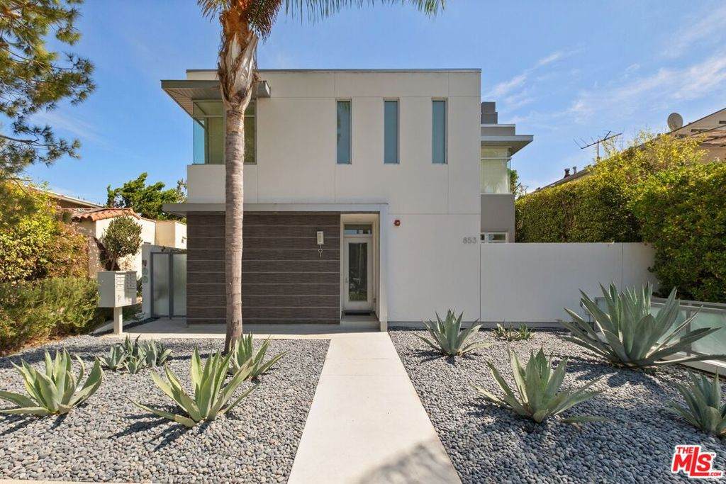 853 21st Street - Photo 1
