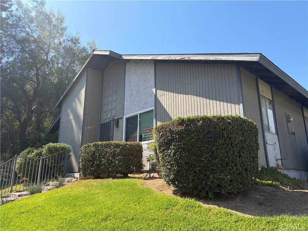 6065 Avenue Juan Diaz - Photo 1