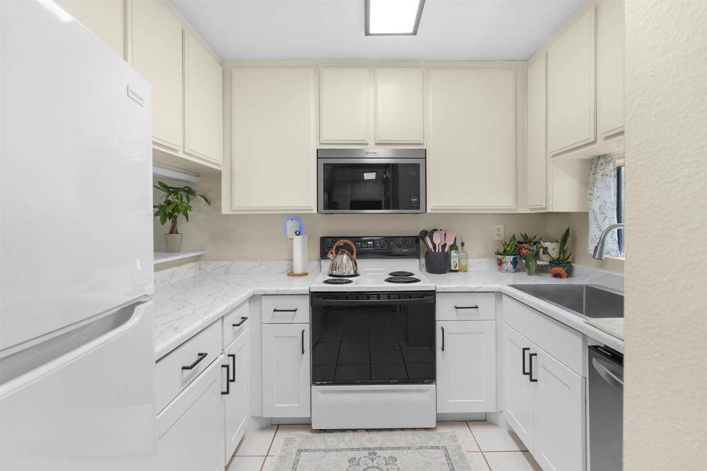 7940 University Avenue - Photo 1