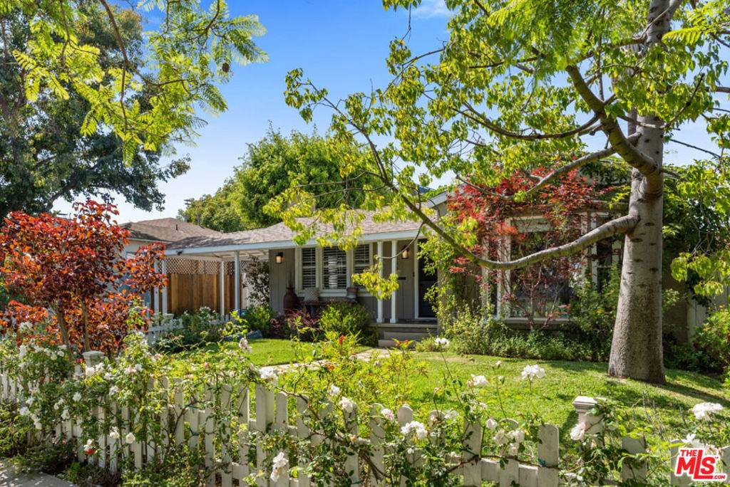 10933 Ayres Avenue - Photo 1