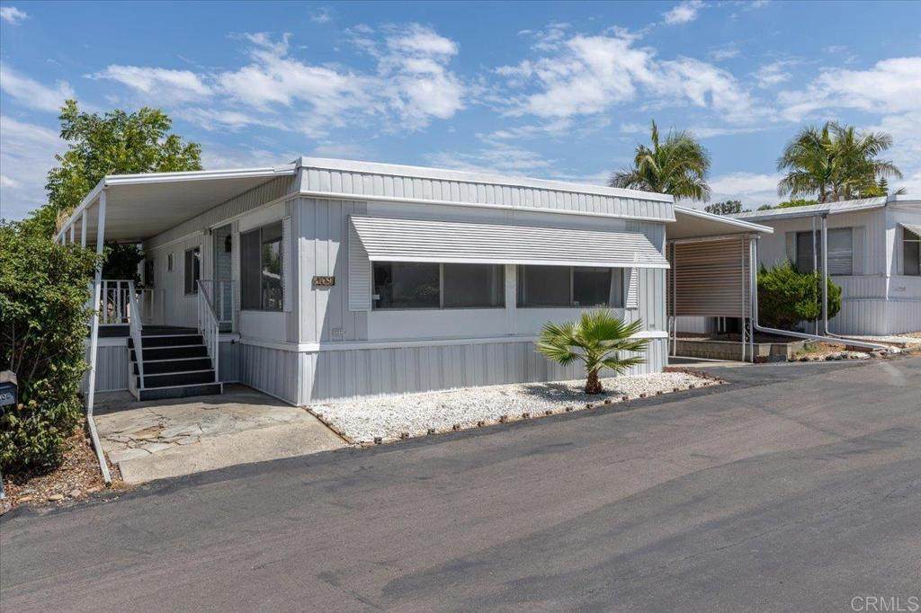 718 Sycamore Avenue - Photo 1