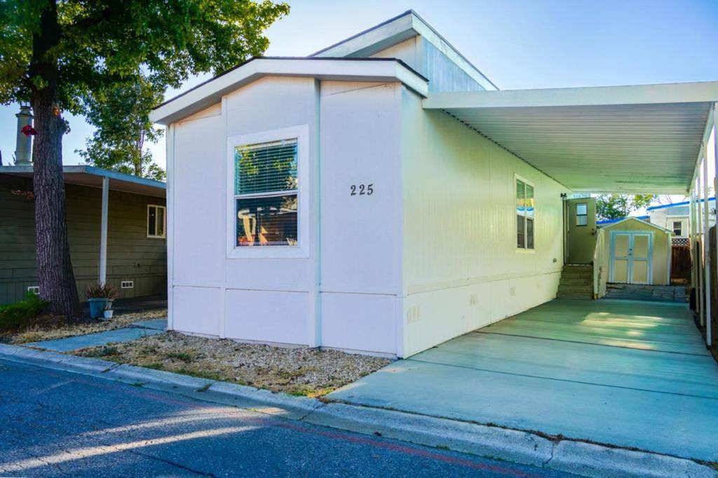 225 El Bosque - Photo 1