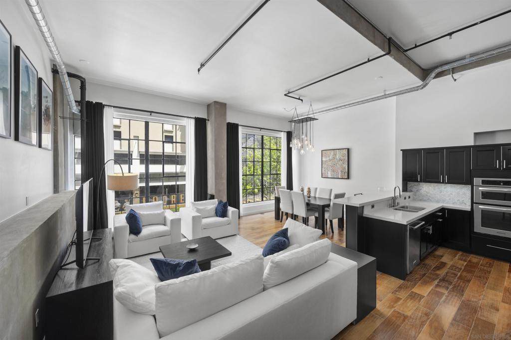 350 11th Ave. - Photo 1