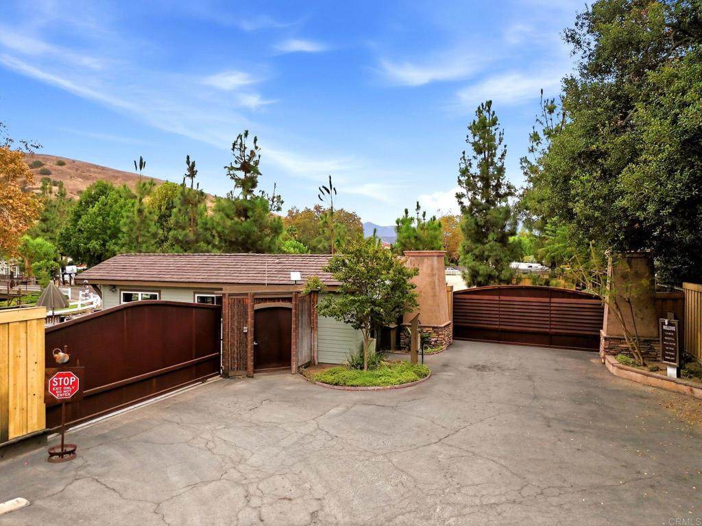 https://bt-photos.global.ssl.fastly.net/socal/orig_boomver_1_550352728-2.jpg