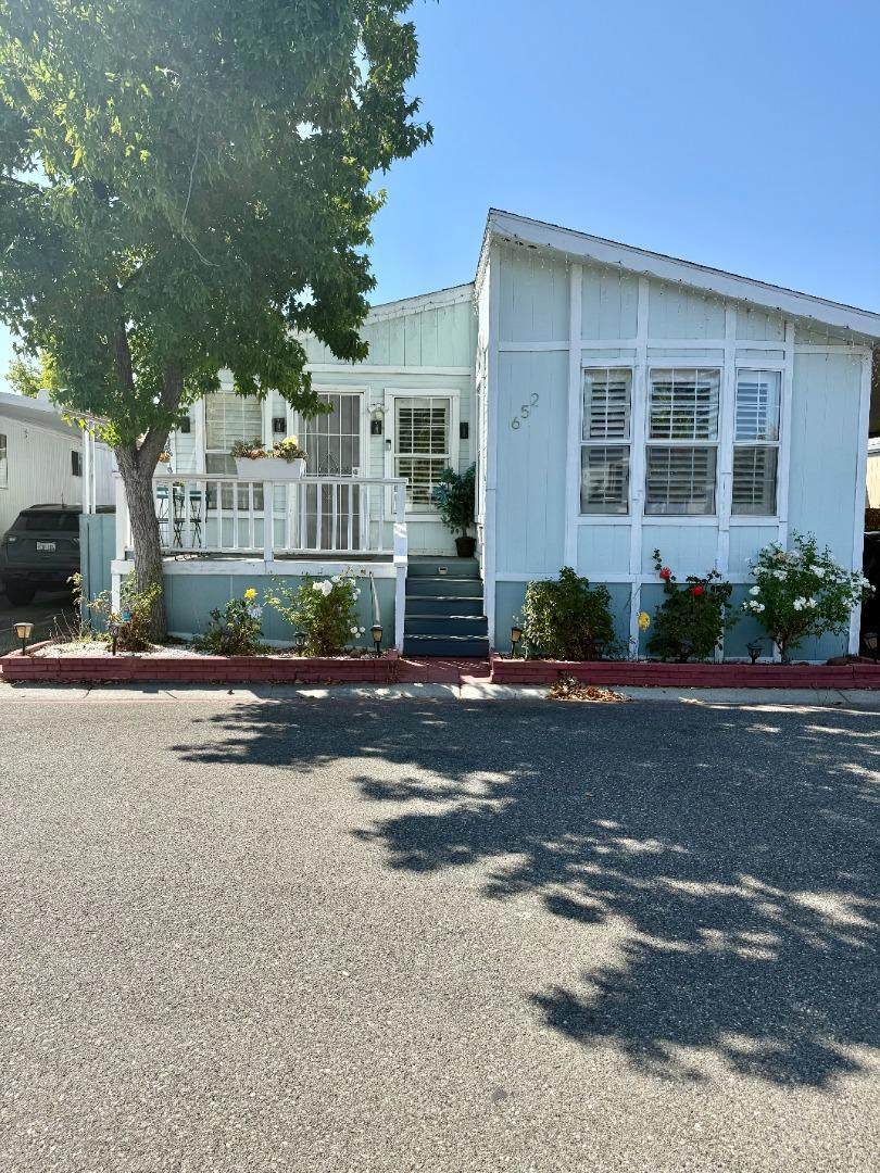 652 Hermitage - Photo 1