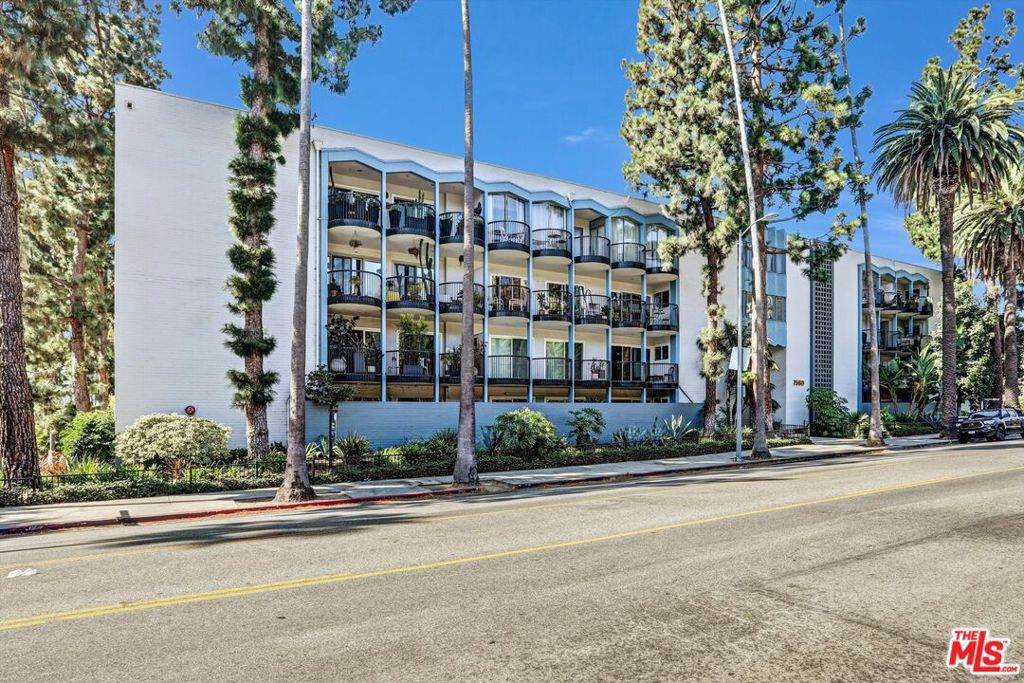 7560 Hollywood Boulevard - Photo 1