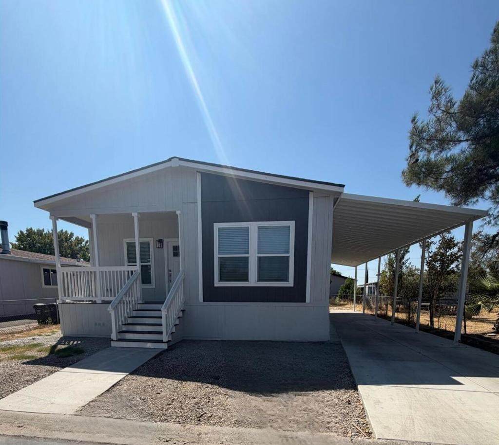 132 Village Circle - Photo 1