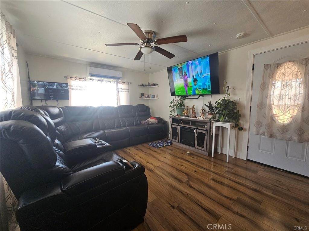 https://bt-photos.global.ssl.fastly.net/socal/orig_boomver_1_550408849-2.jpg