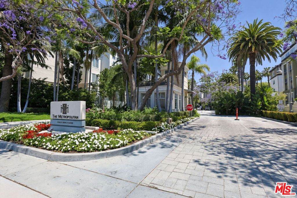 2233 Martin - Photo 1