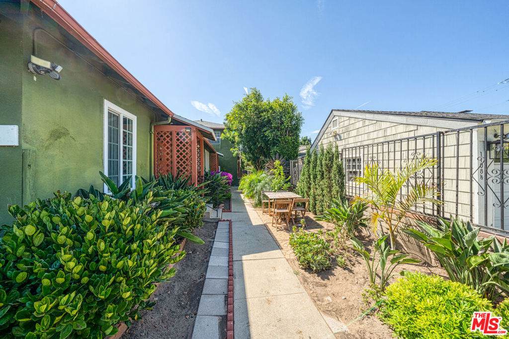 1112 Ocean Park Boulevard - Photo 1