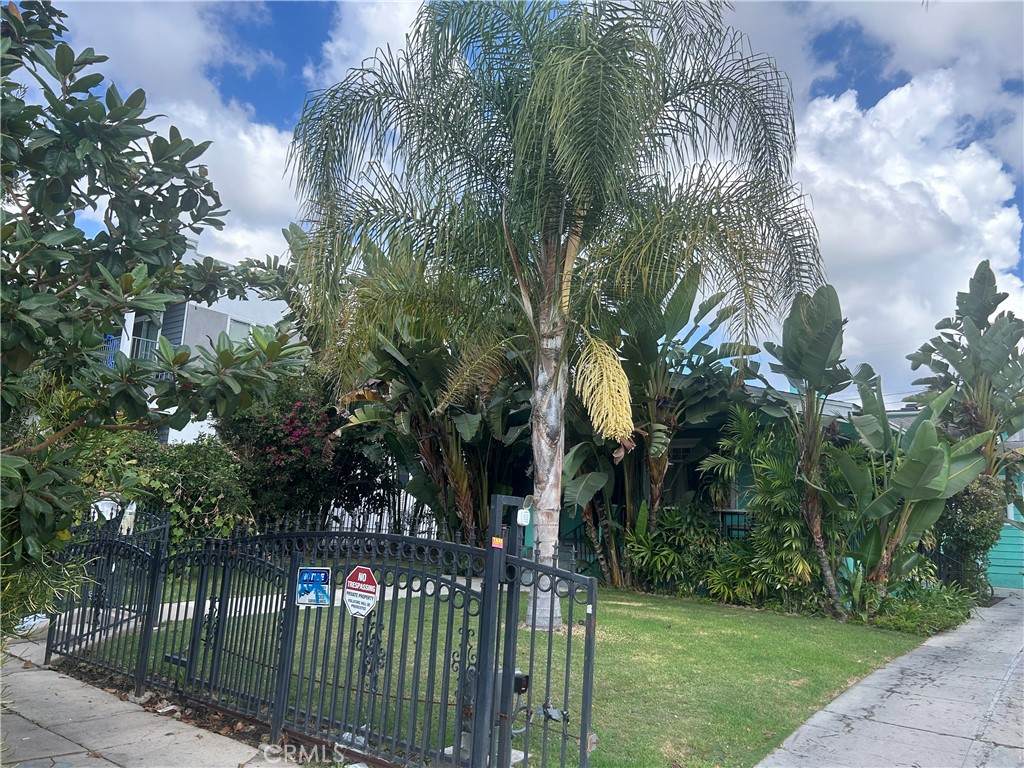 4727 Oakwood Avenue - Photo 1