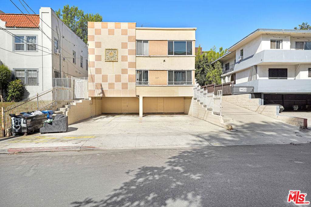 1427 Martel Avenue - Photo 1