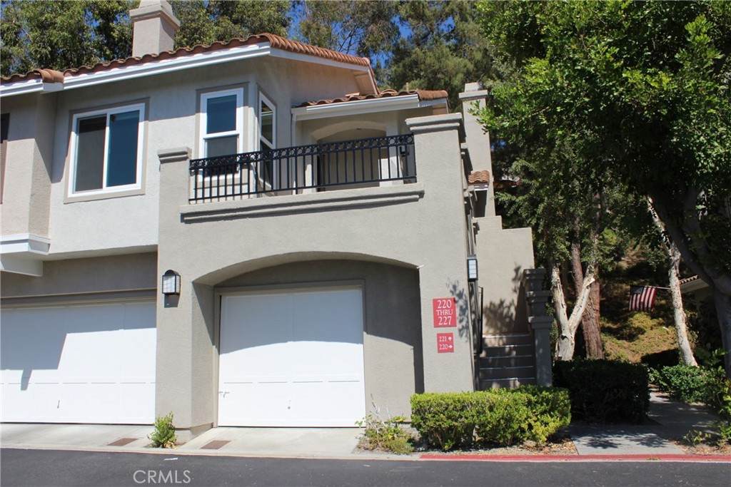 221 California Court - Photo 1