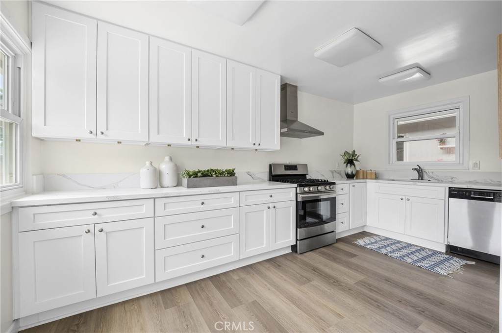902 Mohawk Avenue - Photo 1
