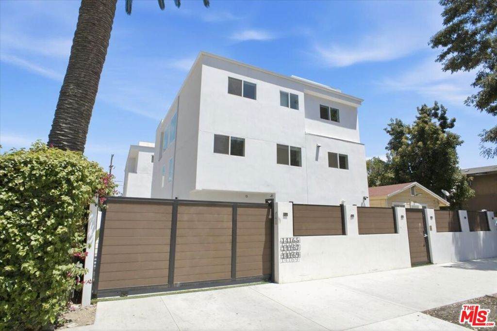 14165 Calvert Street - Photo 1