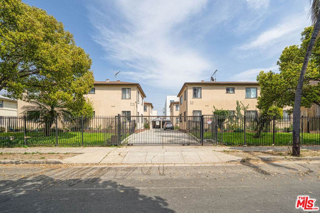 914 Gramercy Drive - Photo 1