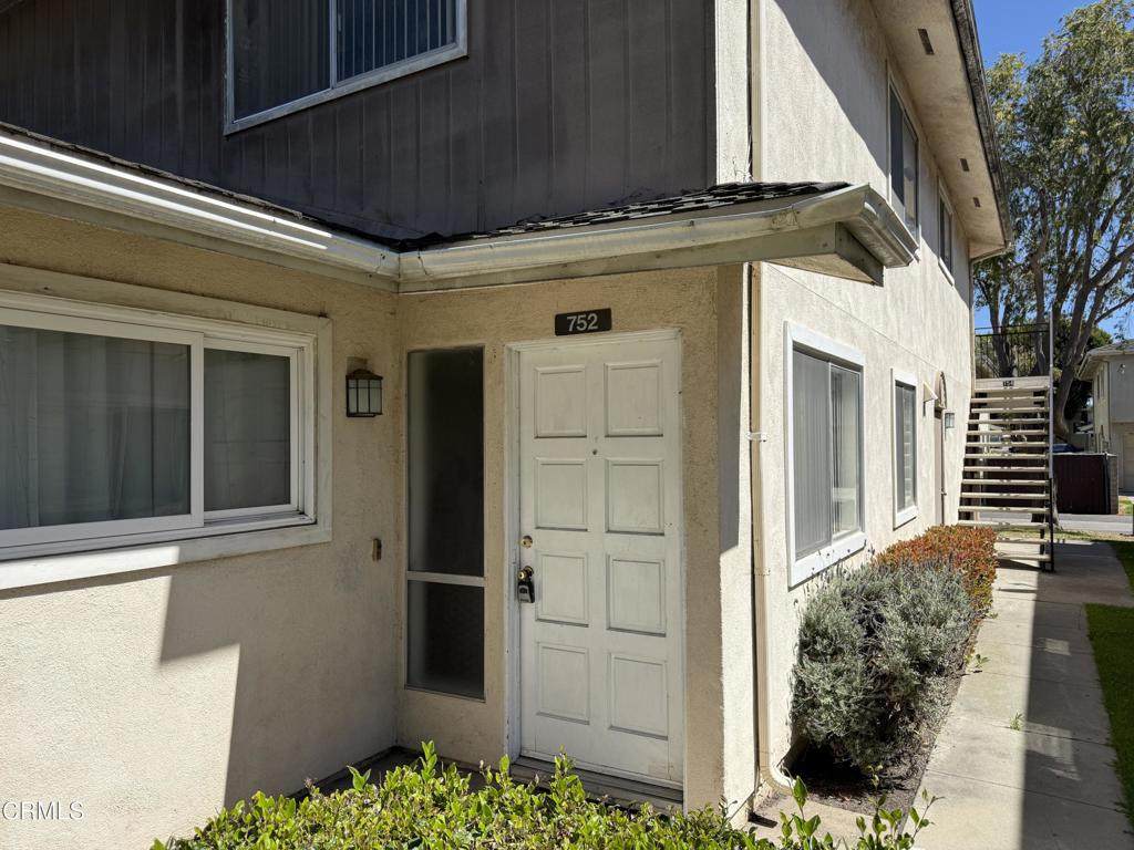 752 Hemlock Street - Photo 1