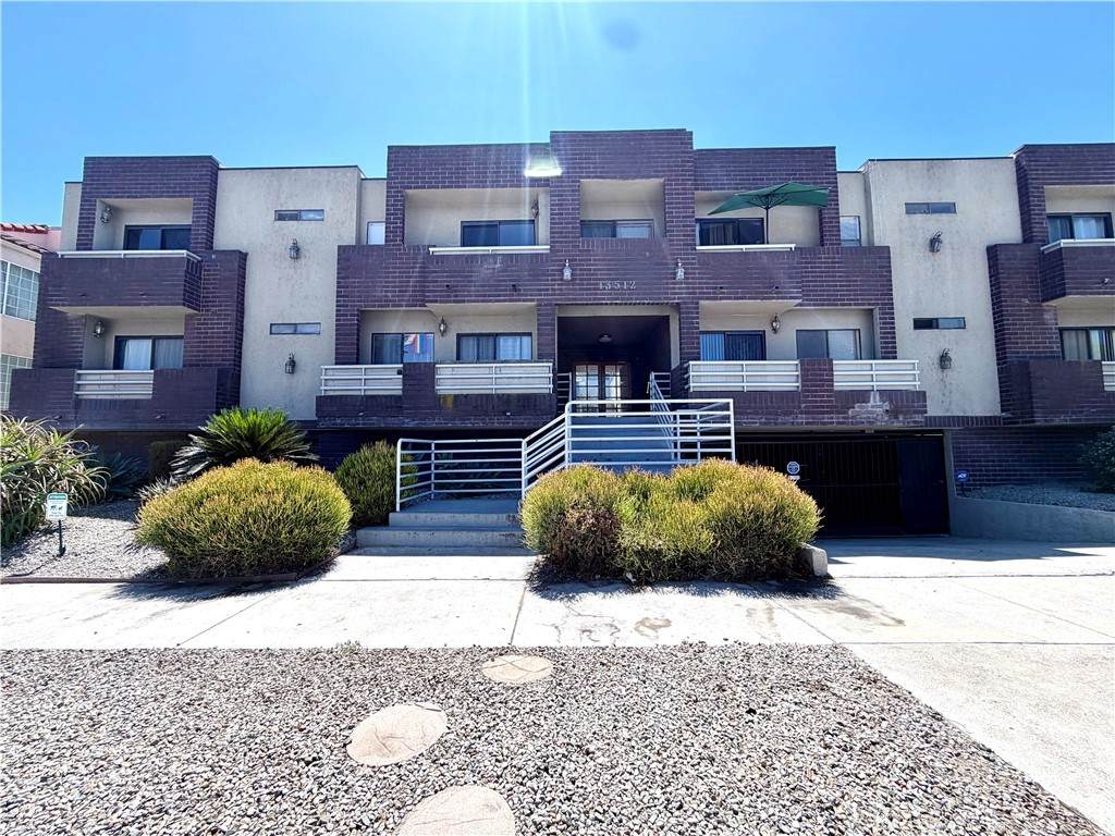 13512 Moorpark - Photo 1