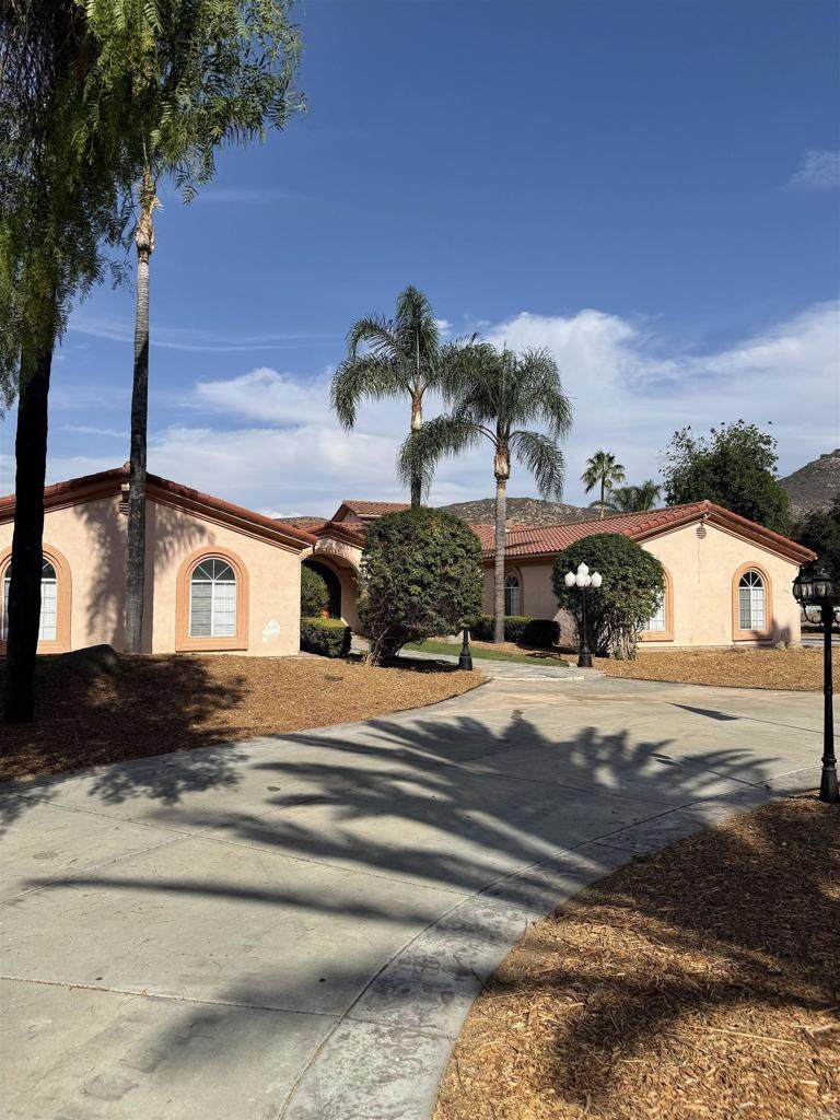 https://bt-photos.global.ssl.fastly.net/socal/orig_boomver_1_559567460-2.jpg