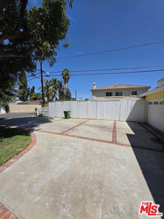 https://bt-photos.global.ssl.fastly.net/socal/orig_boomver_1_560655135-2.jpg